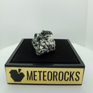 Unique Show piece of real rock -Gems specimen