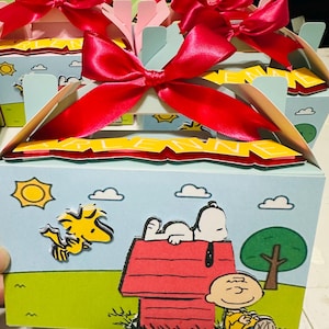3D Customizable Snoopy Cardboard Favor Box, Treat Box