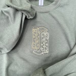 Cowgirl Boots Embroidered Sweatshirt l Cowgirl Boots Embroidered Crewneck l Cowboy Boots Embroidered Sweater l Cowboy Embroidered Hoodie