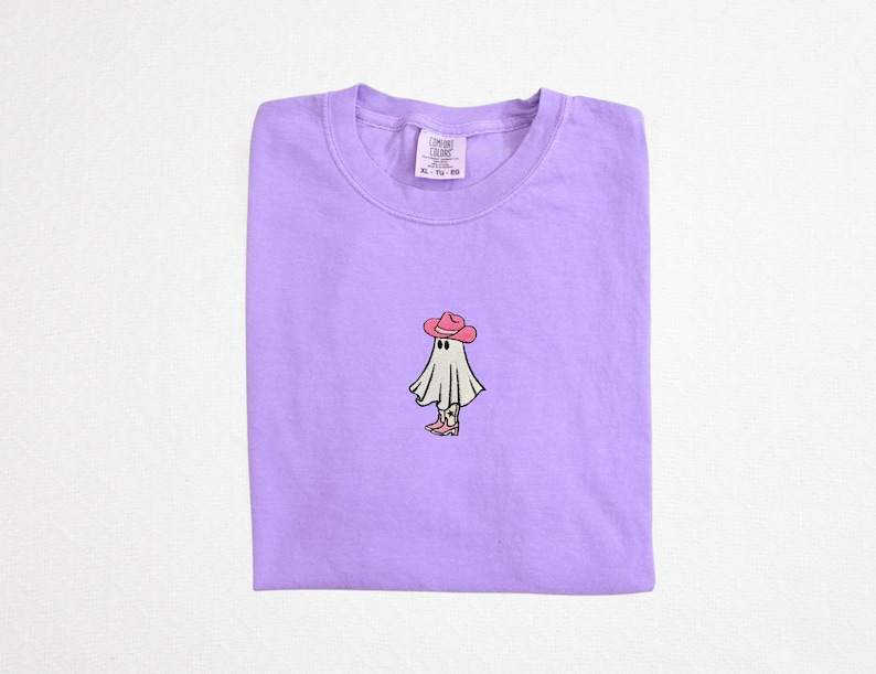 T-shirt brodé Cowgirl Ghost Comfort Colors Violet