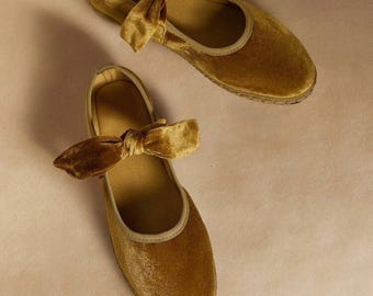 Ms. Elizebeth velvet Mary Jane bow flats