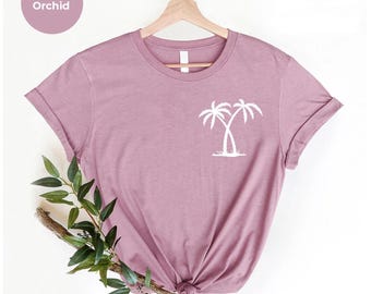 Camiseta com estampa de palmeiras, camiseta tropical com estampa de palmeiras, camiseta com vibe de verão, camiseta para férias na praia, camiseta com estampa de palmeiras