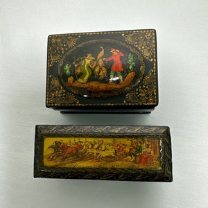 Juego de dos cajas de laca rusa