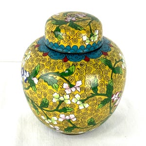 Early 20th Century Chinese Yellow Cloisonné Lidded Jar