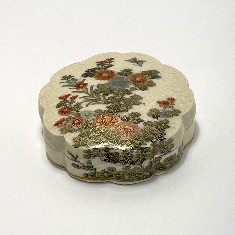 Satsuma Kyokuzan Porcelain Trinket Box With Flower Motif Etsy
