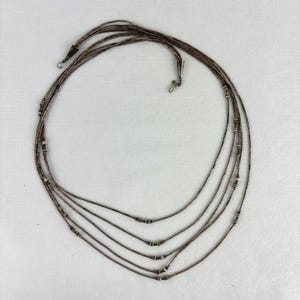 Vintage 5 Reihen flüssiges Silber mit Heishi Perlen Halskette mit Markenzeichen
