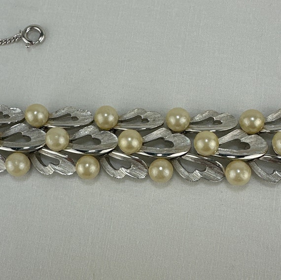 Vintage Crown Trifari Faux Pearl Bracelet - image 3