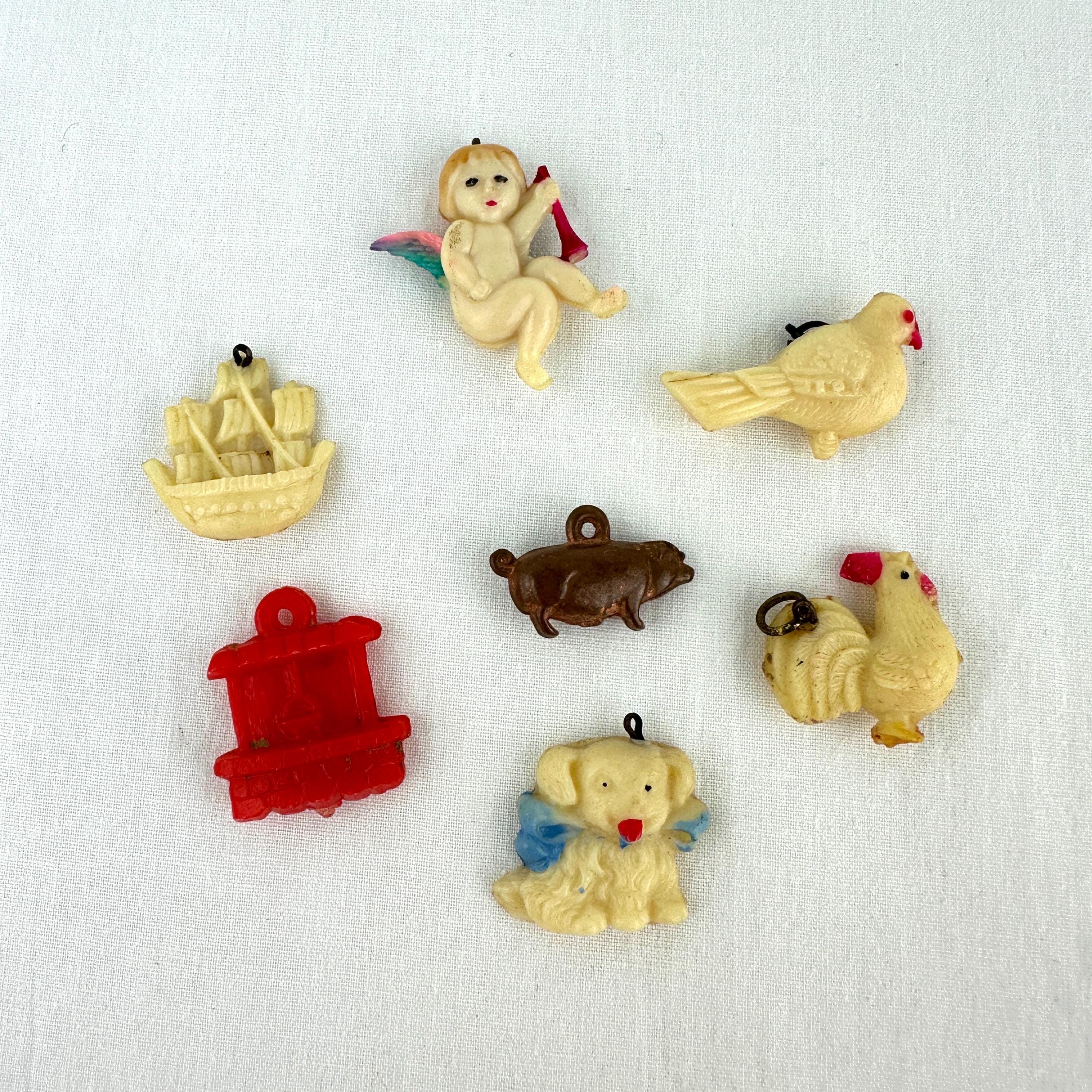 公式通販サイトセール Celluloid Cracker Jack Charms - Etsy ピンズ・ピンバッジ・缶バッジ