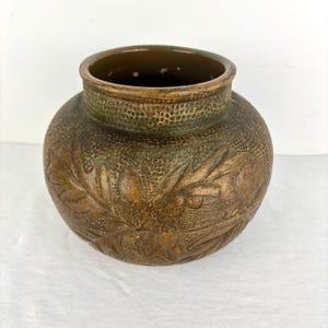 Red Wing Stoneware Co Brushware Jar Leaf Relief 1920s-1930s