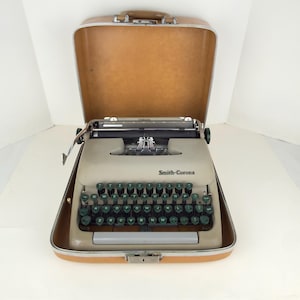 Smith Corona Typewriter and Case - Etsy