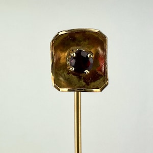 14k Yellow Gold Garnet Stick Pin