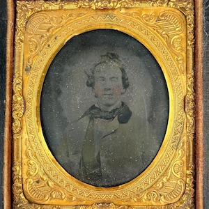 1/6 Ambrotypie eines Mannes mit lockigem Haar