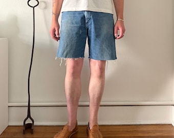 Wrangler raw hem cutoff denim shorts ~ 33" Waist