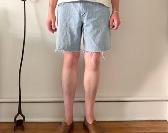 Pantalones cortos vaqueros de corte relajado con bajo sin rematar de la marca Arizona Jean Company, estilo años 20.
