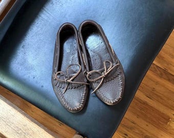 Minnetonka chocolate brown leather moccasins ~ Women's 8
