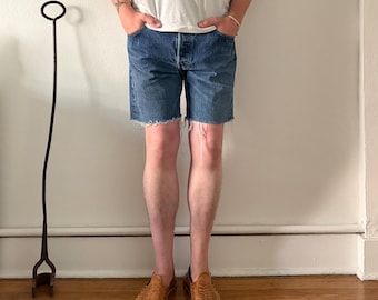 Pantalones cortos vaqueros Levi's 501 de mezclilla con bajo sin rematar, estilo años 2000, cintura de aproximadamente 86 cm (34").