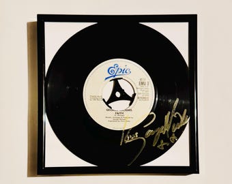 Disco de vinil autografado por George Michael com certificado de autenticidade e moldura.
