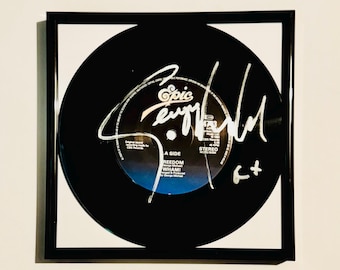 Disco de vinil autografado por George Michael com certificado de autenticidade e moldura.