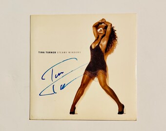 Capa individual autografada por Tina Turner com certificado de autenticidade.