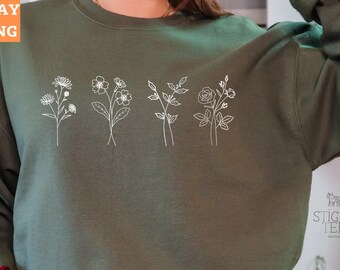Custom Birth Month Birth Flower Sweatshirt, Gift for Her, Flower T-Shirt, Sentimental Gift Idea, Valentines Day, Perfect Mothers Day Gifts