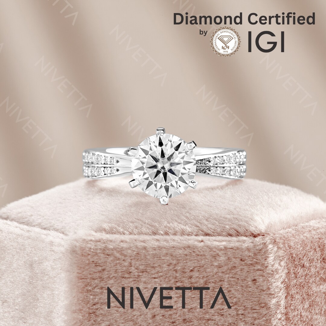 Anello di fidanzamento con diamante di laboratorio da carati