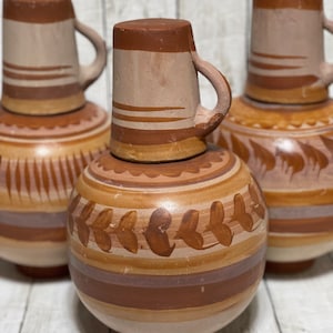 Classic vintage Mexican botellon de barro/bedside carafe/table  decanter/clay water jug/1gal natural clay Mexican jug.
