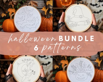 Puede incluir: Un conjunto de seis patrones de bordado de Halloween con un sombrero de bruja, murciélagos, una calabaza, una luna creciente, una escoba y una calabaza con flores. Los patrones están impresos en tela blanca con hilo de bordar negro.