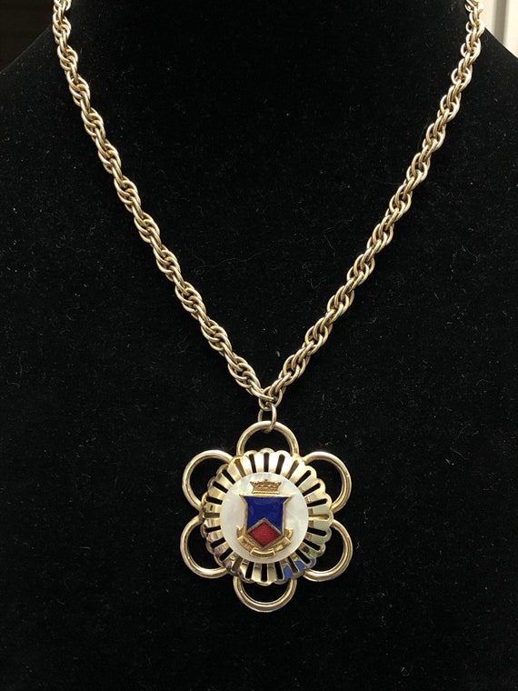 Vintage Gold Tone Necklace With Beautiful Medallio