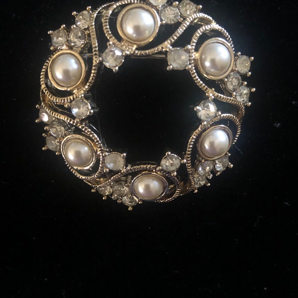 Vintage MONET Gold Tone Swirl Wreath Brooch With Rhinestones And Faux Pearls