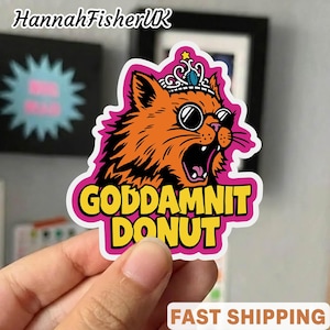Dungeon Crawler Carl Goddamnit Donut-klistermärke/bilmagnet, Dungeon Crawler Carl-inspirerat dekal, LitRPG-läsargåva, vinyl/magnet