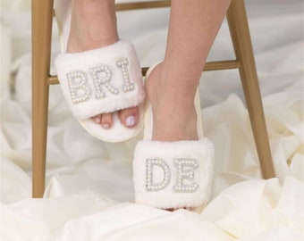 Personalized gift Bridal Slipper,Bride Gift Pearls Slippers,pearls letters Fluffy Slippers,Custom Wedding Fluffy Slippers,Bridesmaid Gifts