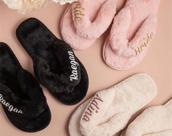 Gepersonaliseerd cadeau Bruidsslipper, Bruid Cadeau Parels Slippers, Parels letters Pluizige Slippers, Aangepaste Bruiloft Pluizige Slippers, Bruidsmeisje Geschenken