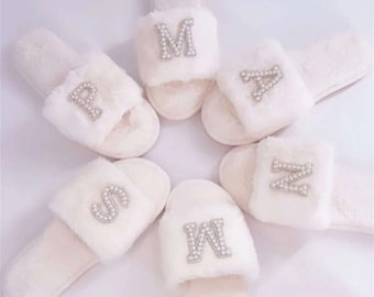Personalized gift Bridal Slipper,Bride Gift Pearls Slippers,pearls letters Fluffy Slippers,Custom Wedding Fluffy Slippers,Bridesmaid Gifts