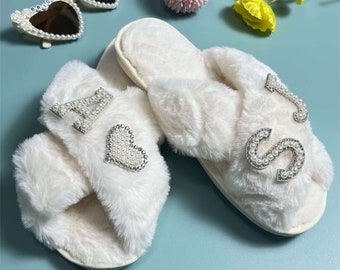 Personalized gift Bridal Slipper,Bride Gift Pearls Slippers,pearls letters Fluffy Slippers,Custom Mrs Fluffy Slippers,Bridesmaid Gifts