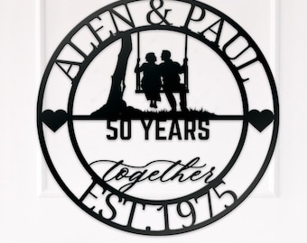 Cartello in metallo personalizzato per anniversario: silhouette di coppia che si dondola con nomi e data, regalo per genitori o nonni, idea regalo romantica