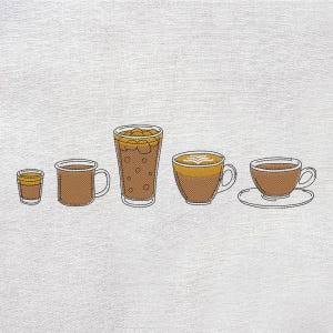 Könnte beinhalten: Illustration von fünf Kaffeegetränken: ein kleiner Espresso, eine Tasse, ein großer Eiskaffee, ein Latte mit Milchschaumkunst und eine Tasse mit Untertasse. Die Getränke sind braun mit schwarzen Umrissen, auf weißem Hintergrund.