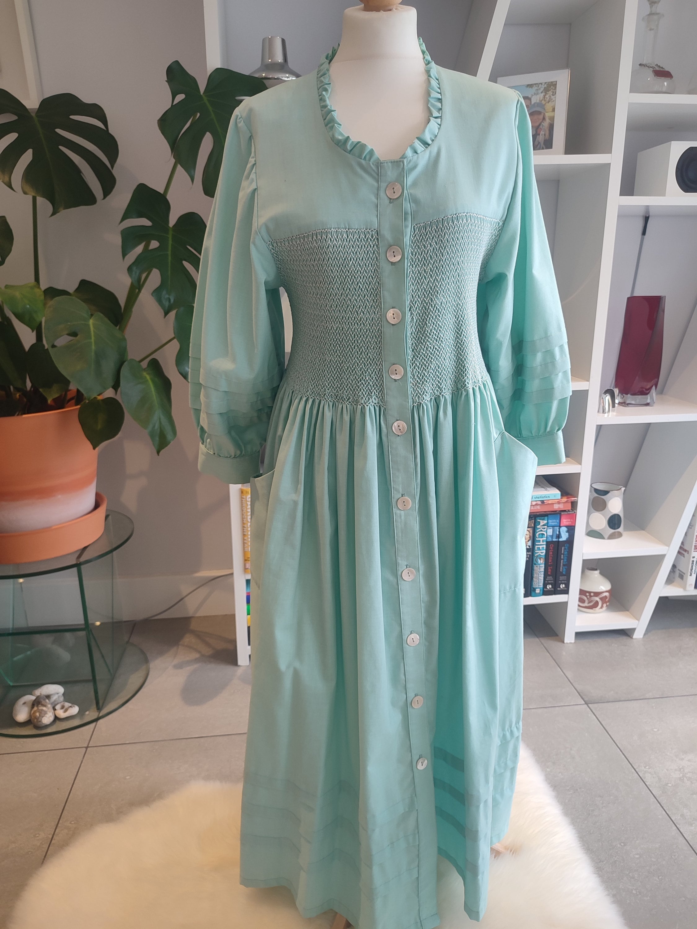 green dress blue dress Frejus