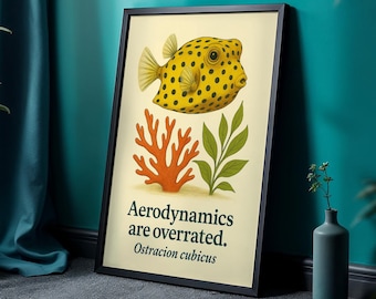 Divertente stampa artistica di pesce scatola: decorazione murale con pesce giallo - citazione sull'aerodinamica