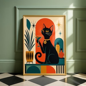 Könnte beinhalten: Gerahmter Kunstdruck mit einer schwarzen Katze mit gelben Augen, die einen goldenen Kragen trägt und einen Cocktail hält. Der Hintergrund umfasst einen orangefarbenen Bogen, Sternausbrüche und eine Topfpflanze. Der Druck hat einen modernen Stil.
