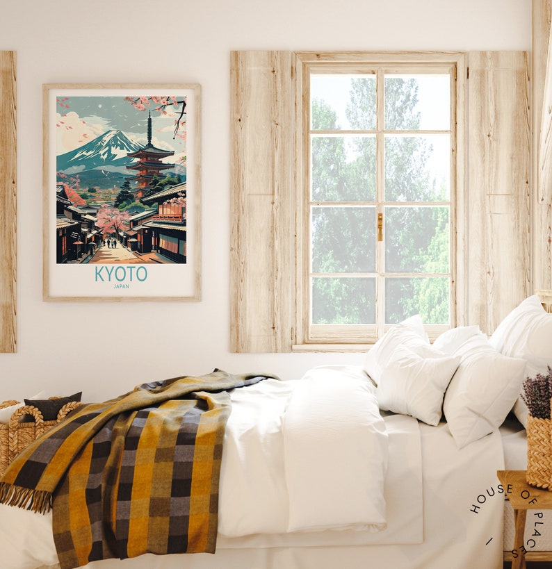 Puede incluir: Un cartel de viaje vintage con una ilustraci&oacute;n colorida de un paisaje urbano japon&eacute;s con una pagoda y el monte Fuji en el fondo. El cartel tiene el texto "KYOTO JAP&Oacute;N" en la parte inferior.