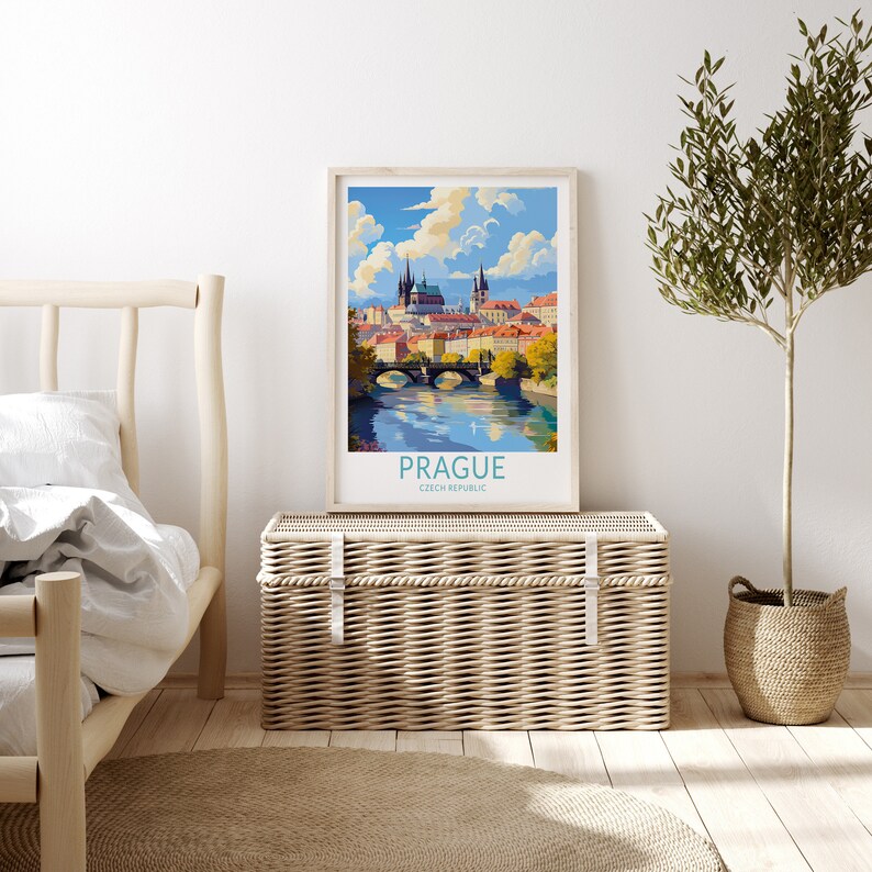 Puede incluir: Un p&oacute;ster enmarcado con una ilustraci&oacute;n colorida de Praga, Rep&uacute;blica Checa. El p&oacute;ster presenta una ciudad con un puente sobre un r&iacute;o y una iglesia en el fondo. El texto "PRAGUE" y "CZECH REPUBLIC" est&aacute; impreso debajo de la ilustraci&oacute;n.