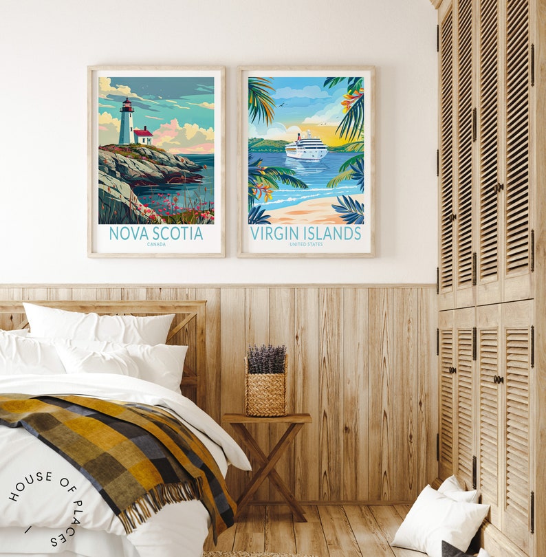 K&ouml;nnte beinhalten: Zwei gerahmte Kunstdrucke. Einer zeigt einen Leuchtturm an einer felsigen K&uuml;ste mit dem Text "Nova Scotia, Canada". Der andere zeigt ein Kreuzfahrtschiff an einem Strand mit dem Text "Virgin Islands, United States."