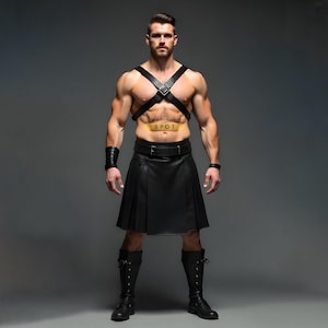 Neuer Echtleder Kilt Straps Harness Echtes Schwarzes Leder Kilt Harness Cosplay Kostüm Geschenk für Mann - Handgemachter Gladiator Kilt