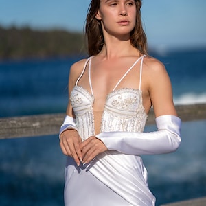 V Shape Detachable Bridal Sleeves.