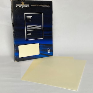 Carte per corrispondenza Conqueror crema per contorni (30) più carta velina per contorni goffrata e carta bianca brillante goffrata (1)