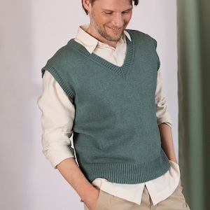 Instrukcje | MAKS | Zaprojektuj Pascuali | Puno Winikunka | Rozmiar S - XXL | Męska kamizelka sweterkowa z dzianiny | Instrukcje w języku niemieckim, angielskim i duńskim