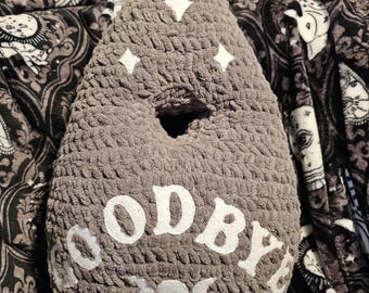 Almohada Ouija Planchette de ganchillo hecha a mano – Decoración con purpurina bruja