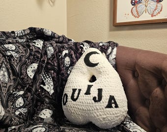 Cojín de planchette de ouija de ganchillo – Decoración de bruja blanca