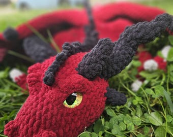 Peluche de dragón rojo hecho a mano – Inspirado en Fourth Wing, alas de terciopelo
