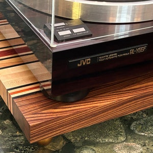 Turntable / Record Player Anti Vibration Isolation Platform. Stereo Component Stand. &quot;The Soundstage&quot; INCLUDES FREE Bullseye spirit level!